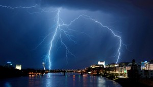 Slovensko a hurikán? Zatiaľ len silné smršte a tornáda