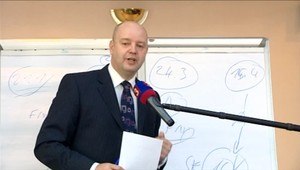 Volzová sa obáva, že jej prípad dajú inému vyšetrovateľovi. Rieši ho tím Gorila