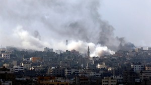 Pri ostreľovaní pásma Gazy 40 mŕtvych, stovky ľudí utekajú