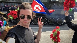 Turista riskoval v Severnej Kórei, kde si spravil selfie so vztýčenými dvoma prstami
