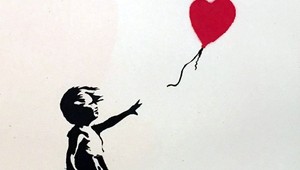 Banksy kašle na aukcie, ceny jeho diel stúpajú