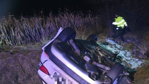 Čelná zrážka dvoch áut: Zranených sedem ľudí, medzi nimi tri deti