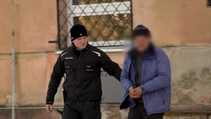 Muž prinútil mladú ženu k orálnemu sexu. Nie je to jeho prvá obeť