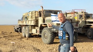 Reportér TV JOJ sleduje situáciu v Izraeli: Ešte pred pár dňami boli vojaci s rodinou, dnes žijú v prachu pásma Gazy