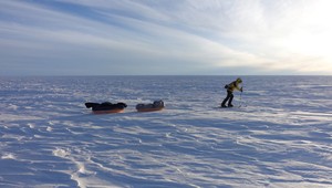 FOTO: Neuveriteľný výkon za 54 dní. Američan ako prvý prešiel ľadovým svetadielom