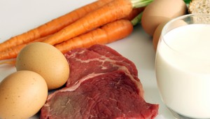 Nový trik potravinárov? Lepidlo na mäso!