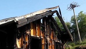 Mladej rodine zhorel dom do tla. Starosta už vybavuje zriadenie transparentného účtu