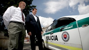 POROVNANIE: Odmeny pre špičky rezortu