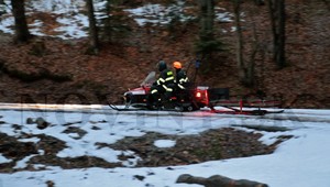 Záchranná akcia v lese pri Banskej Bystrici. Dve ženy hľadalo 11 hasičov