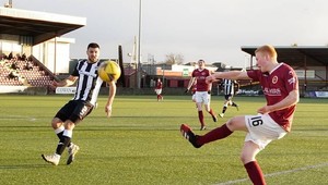 Nehoráznosť! Futbalistu súper vysmial za neúspešný pokus o samovraždu