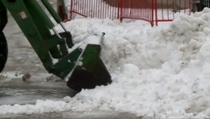 Husté sneženie, silné lejaky, rozbesnený oceán. Búrka udrela na severovýchod USA