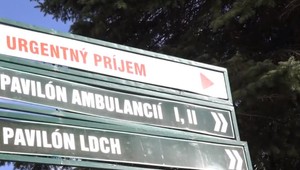 Kamarát ho v krčme sotil do steny. O pár hodín zomrel