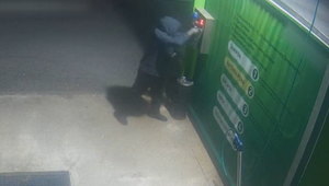 VIDEO: Ani maskovanie kapucňou mu nepomohlo. Polícia zadržala muža, ktorý vykrádal autoumyvárky