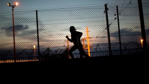 Zadržali utečenca podozrivého zo 70 vrážd, má prezývku mäsiar