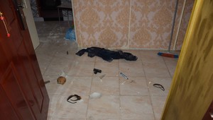 Útočník vtrhol do bytu vo Veľkom Mederi, kde ohrozoval aj tehotnú ženu. Zadržali ho policajtky