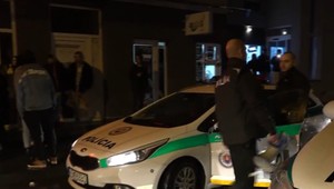Policajná razia v Humennom: Kontrolovalo sa požívanie alkoholu u maloletých