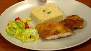 Vyprážané kuracie stehná s kuskusom