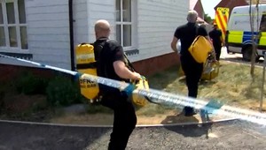 V dome otrávených Britov našli stovky kontaminovaných predmetov novičokom