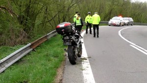 Otec so synom havarovali na motorke. Nezachránilo ich ani jej posvätenie
