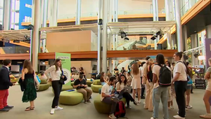 Dobrá správa pre stážistov. EÚ chce, aby neodchádzali zo stáže s prázdnymi rukami