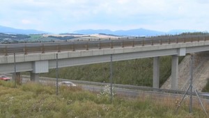 Most nad R2 nikam nevedie a nikto ho nechce. NDS hrozí súdnym sporom