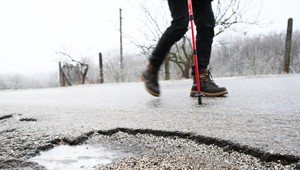 Slovensko zasiahnu snehové záveje a silný vietor. Kde treba dávať najväčší pozor?