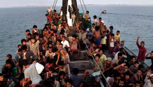 Utečenci zaplavujú Európu: Únia nevie, kam s nimi