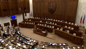 Bugár ide na operáciu, premiér je na výjazde a Danko nekomunikuje. Kedy sa stretnú predsedovia?