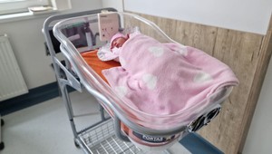 Prvým narodeným bábätkom na Slovensku v roku 2023 je zrejme dievčatko Soňa