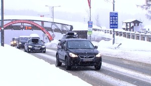 Poľadovica a uzavreté cesty. Vodiči, pozor, budete potrebovať aj snežné reťaze