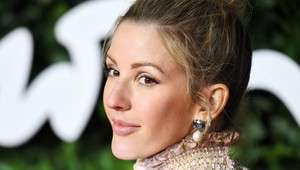 Hore nádherná róba, ale čo ten spodok? Niektorí speváčku vychválili, iným je na smiech