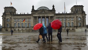 Číňania hajlovali v Berlíne pred bývalým Ríšskym snemom