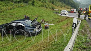 Muž nezvládol jazdu a na ceste na R2 dostal šmyk. Z miesta ušiel, v aute nechal svojich kamarátov