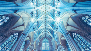 Panoramatické fotografie vnútri chrámov balansujú medzi realitou a fantáziou