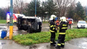 Nehoda sanitky v Bratislave, vodička (68) jej nedala prednosť