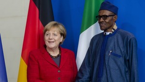 Ženy patria do kuchyne, povedal prezident Nigérie. Angela Merkel sa len zasmiala