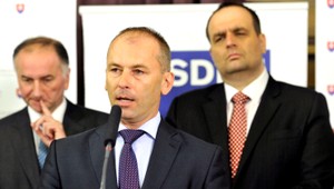 Kaník žiada stanovisko k ústavným sudcom