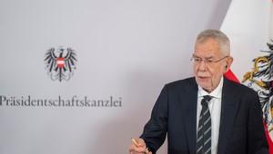 Rakúsky prezident poveril zostavením novej vlády kancelára Karola Nehammera z ÖVP
