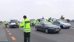 Transparentné policajné zásahy. Na uniformách by mali pribudnúť kamery