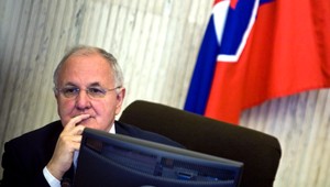 Fico zvolal mimoriadny snem, majú padať hlavy