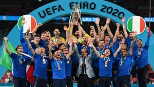 Taliani majú po penaltách druhý titul majstrov Európy, Angličania sa doma nedočkali prvého