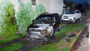 V Gabčíkove horelo auto, zrejme ho podpálili