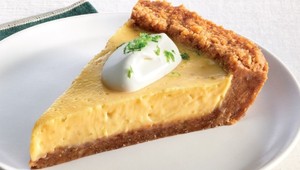 Obľubujete svieže a ľahké dezerty? Tento limetkový koláč si zaručene zamilujete