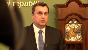 Kauzy politikov s kopírovaním záverečných prác končili v zahraničí demisiami. Danko na ňu dôvod nevidí