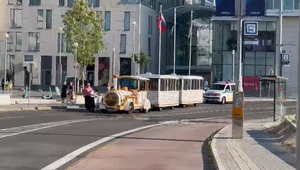 Bizarná zrážka v centre Bratislavy: Turistický vláčik zrazil dve osoby