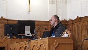 Pre tetovania pred súdom. Muža obvinili z extrémizmu