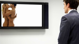 Moderné televízory dokážu sledovať ľudí v obývačkách