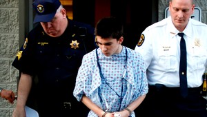 Študent (16) pobodal 22 ľudí, budú ho súdiť ako dospelého