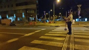 Vážna nehoda na ceste: Chodca po zrážke s autom odhodilo niekoľko metrov