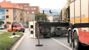 V Prešove havarovala sanitka. Do nemocnice viezla dieťa